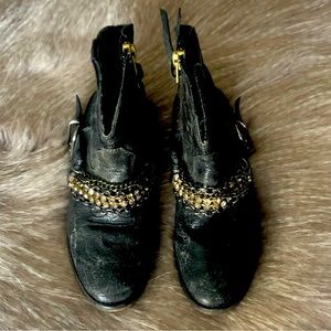 Steve Madden 7.5 black boots with embellishments